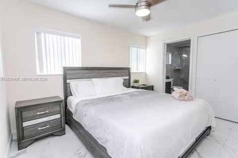 Villa ou maison à louer à Hollywood, Floride: 4 chambres, 257.34 m2 № 2258077 - photo 15