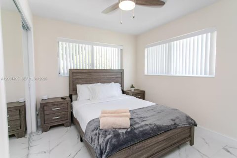 Villa ou maison à louer à Hollywood, Floride: 4 chambres, 257.34 m2 № 2258077 - photo 23