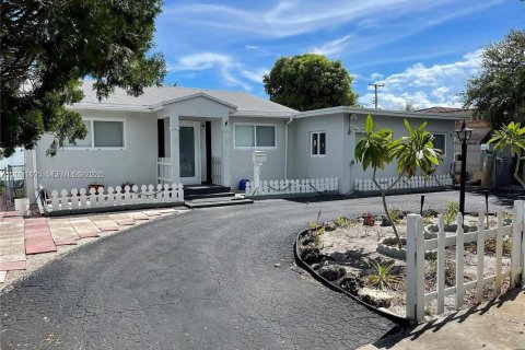 Villa ou maison à Hollywood, Floride 4 chambres, 257.34 m2 № 2258077