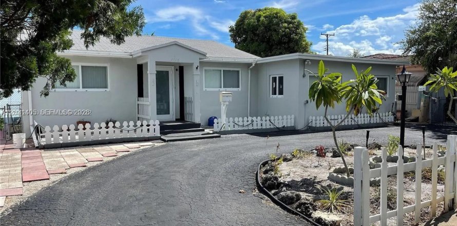 Villa ou maison à Hollywood, Floride 4 chambres, 257.34 m2 № 2258077