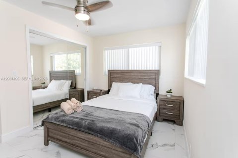 Villa ou maison à louer à Hollywood, Floride: 4 chambres, 257.34 m2 № 2258077 - photo 14