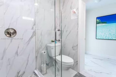 Villa ou maison à louer à Hollywood, Floride: 4 chambres, 257.34 m2 № 2258077 - photo 21