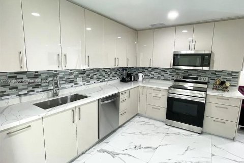 Villa ou maison à louer à Hollywood, Floride: 4 chambres, 257.34 m2 № 2258077 - photo 8