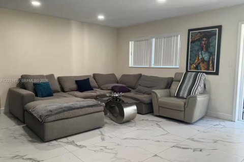 Villa ou maison à louer à Hollywood, Floride: 4 chambres, 257.34 m2 № 2258077 - photo 5