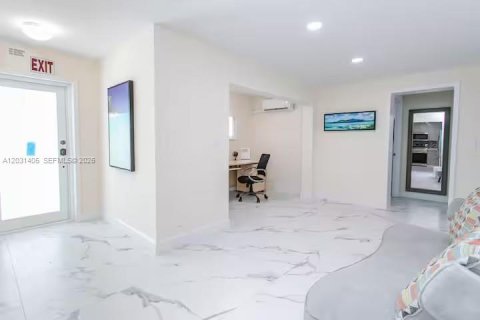 Villa ou maison à louer à Hollywood, Floride: 4 chambres, 257.34 m2 № 2258077 - photo 4