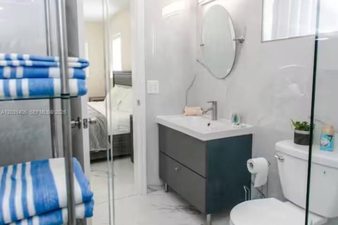 Villa ou maison à louer à Hollywood, Floride: 4 chambres, 257.34 m2 № 2258077 - photo 17