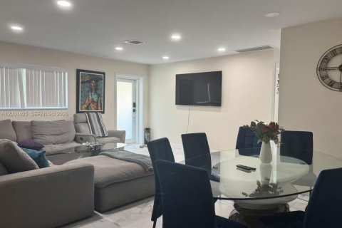 Villa ou maison à louer à Hollywood, Floride: 4 chambres, 257.34 m2 № 2258077 - photo 6