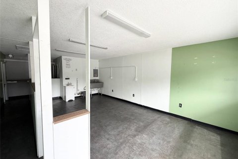 Снять в аренду коммерческую недвижимость в Нью-Порт-Ричи, Флорида 516.35м2, № 1582511 - фото 6