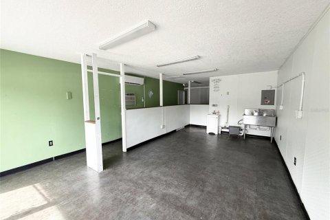 Снять в аренду коммерческую недвижимость в Нью-Порт-Ричи, Флорида 516.35м2, № 1582511 - фото 5
