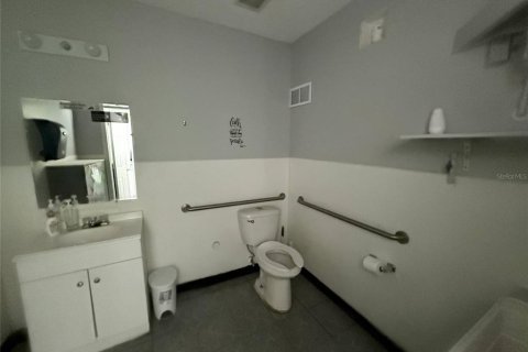 Immobilier commercial à louer à New Port Richey, Floride: 516.35 m2 № 1582511 - photo 4