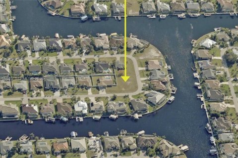 Terreno en venta en Cape Coral, Florida № 2003461 - foto 3