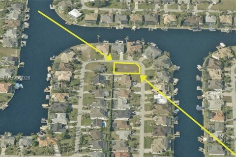 Terreno en venta en Cape Coral, Florida № 2003461 - foto 4