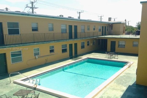 Condo à North Miami, Floride, 1 chambre  № 2091318