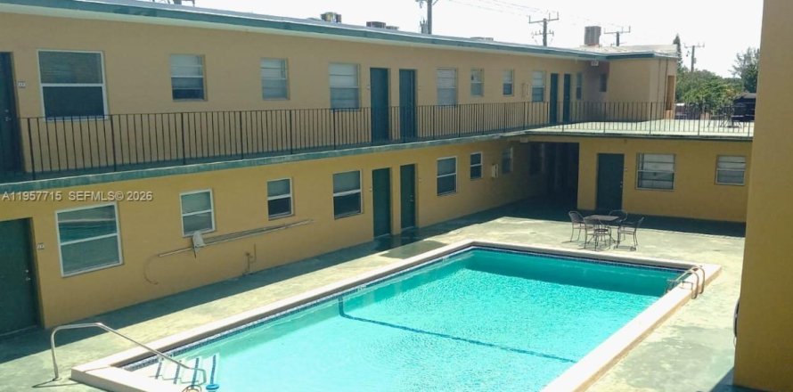Condo à North Miami, Floride, 1 chambre  № 2091318
