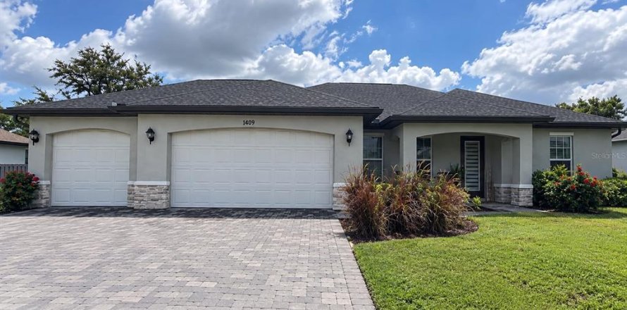 House in Cape Coral, Florida 4 bedrooms, 170.01 sq.m. № 2423753
