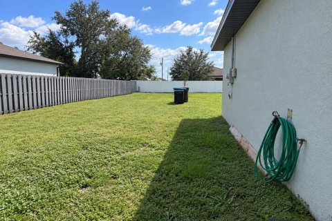 House in Cape Coral, Florida 4 bedrooms, 170.01 sq.m. № 2423753 - photo 12