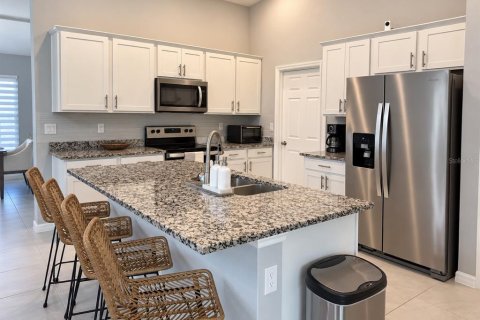 House in Cape Coral, Florida 4 bedrooms, 170.01 sq.m. № 2423753 - photo 7