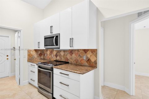 Купить виллу или дом в Лихай-Эйкерс, Флорида 3 спальни, 132.57м2, № 1996634 - фото 12