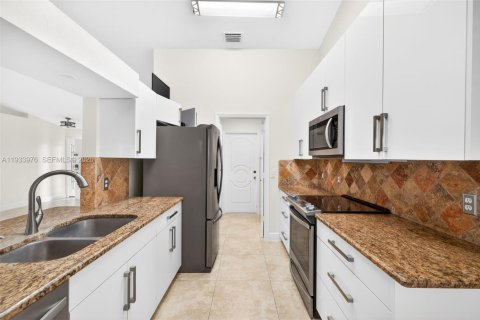 Купить виллу или дом в Лихай-Эйкерс, Флорида 3 спальни, 132.57м2, № 1996634 - фото 10