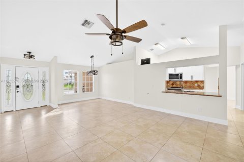 Купить виллу или дом в Лихай-Эйкерс, Флорида 3 спальни, 132.57м2, № 1996634 - фото 5