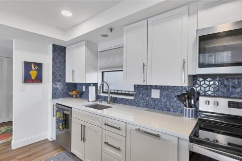Condominio en alquiler en Sarasota, Florida, 3 dormitorios, 158.12 m2 № 625286 - foto 27