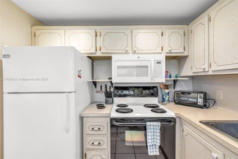 Copropriété à vendre à Deerfield Beach, Floride: 2 chambres, 76.92 m2 № 1871530 - photo 12