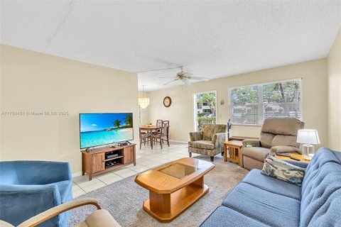 Copropriété à vendre à Deerfield Beach, Floride: 2 chambres, 76.92 m2 № 1871530 - photo 3