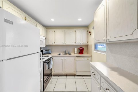 Copropriété à vendre à Deerfield Beach, Floride: 2 chambres, 76.92 m2 № 1871530 - photo 11