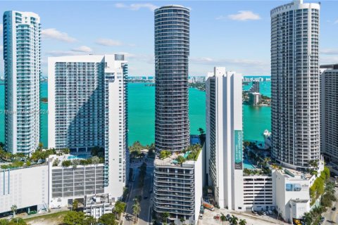Condominio en venta en Miami, Florida, 3 dormitorios, 173.26 m2 № 1763989 - foto 1