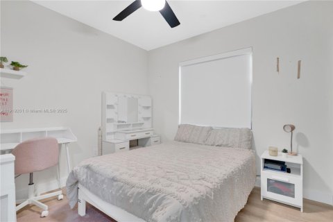 Casa en venta en Miami, Florida, 3 dormitorios, 111.48 m2 № 1974134 - foto 18