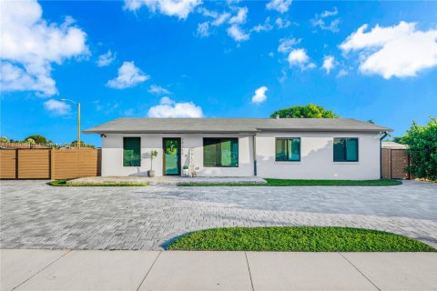 Casa en venta en Miami, Florida, 3 dormitorios, 111.48 m2 № 1974134 - foto 1