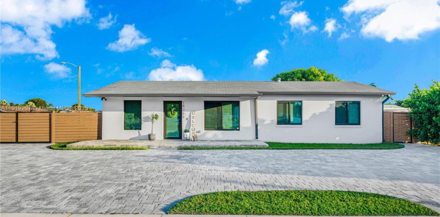 Casa en Miami, Florida 3 dormitorios, 111.48 m2 № 1974134