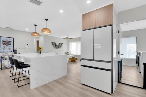 Casa en venta en Miami, Florida, 3 dormitorios, 111.48 m2 № 1974134 - foto 10