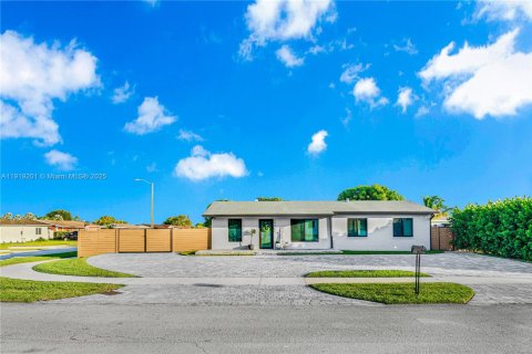 Casa en venta en Miami, Florida, 3 dormitorios, 111.48 m2 № 1974134 - foto 3