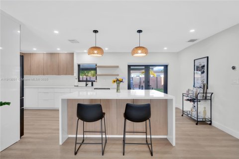Casa en venta en Miami, Florida, 3 dormitorios, 111.48 m2 № 1974134 - foto 5