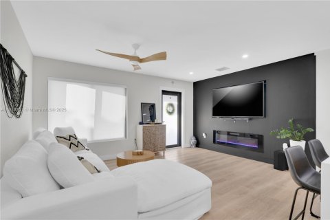 Casa en venta en Miami, Florida, 3 dormitorios, 111.48 m2 № 1974134 - foto 16