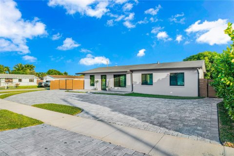 Casa en venta en Miami, Florida, 3 dormitorios, 111.48 m2 № 1974134 - foto 4