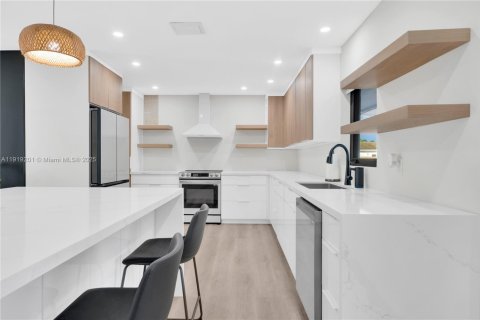 Casa en venta en Miami, Florida, 3 dormitorios, 111.48 m2 № 1974134 - foto 9