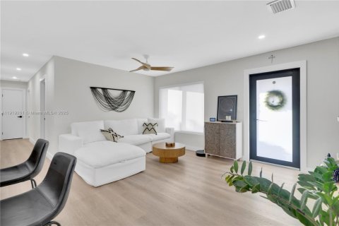 Casa en venta en Miami, Florida, 3 dormitorios, 111.48 m2 № 1974134 - foto 11