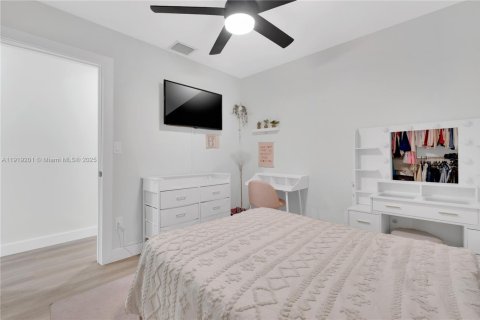 Casa en venta en Miami, Florida, 3 dormitorios, 111.48 m2 № 1974134 - foto 19