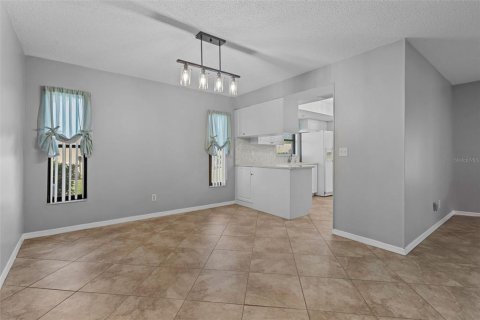Condo in Sun City Center, Florida, 2 bedrooms  № 1602134 - photo 9