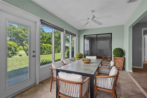 Condo in Sun City Center, Florida, 2 bedrooms  № 1602134 - photo 15