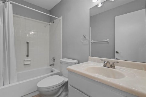 Condo in Sun City Center, Florida, 2 bedrooms  № 1602134 - photo 14