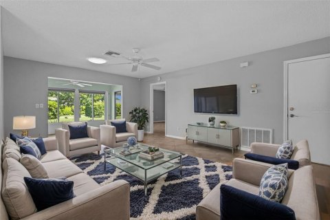 Condo in Sun City Center, Florida, 2 bedrooms  № 1602134 - photo 5