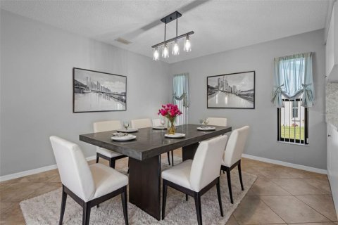 Condo in Sun City Center, Florida, 2 bedrooms  № 1602134 - photo 8