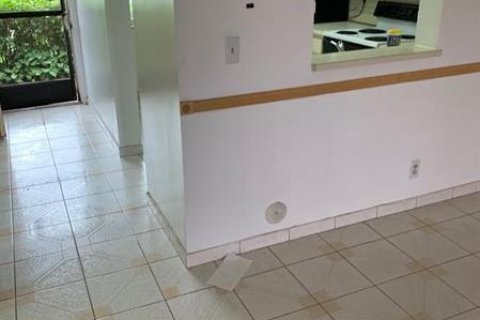 Condominio en alquiler en Lauderhill, Florida, 2 dormitorios, 96.62 m2 № 2190355 - foto 3