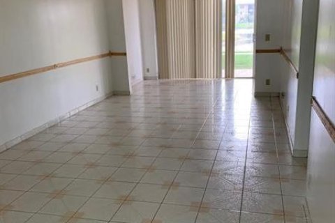 Condominio en alquiler en Lauderhill, Florida, 2 dormitorios, 96.62 m2 № 2190355 - foto 2