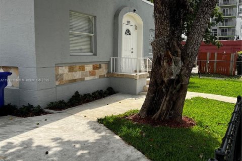 Villa ou maison à louer à Miami, Floride: 4 chambres, 235.69 m2 № 1973877 - photo 5