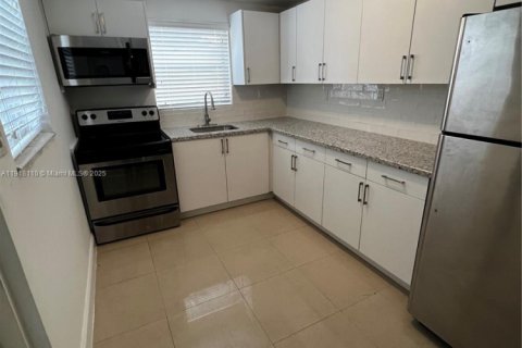 Villa ou maison à louer à Miami, Floride: 4 chambres, 235.69 m2 № 1973877 - photo 3