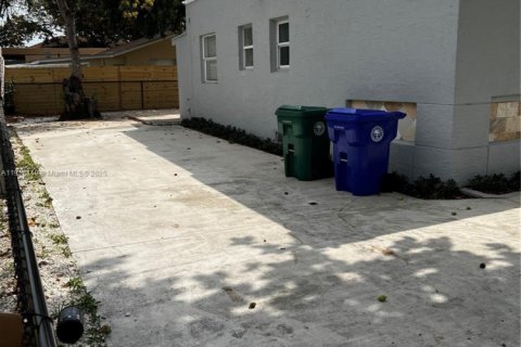 Villa ou maison à louer à Miami, Floride: 4 chambres, 235.69 m2 № 1973877 - photo 4